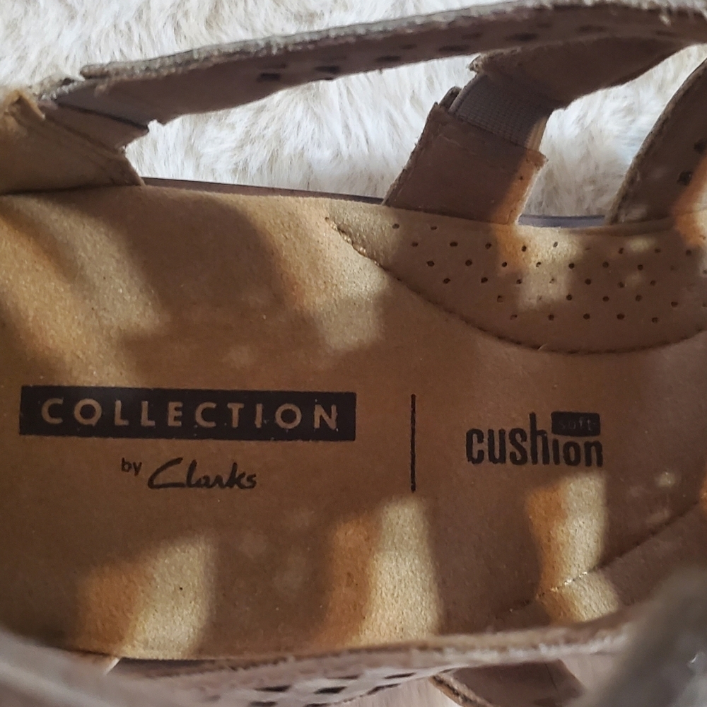 Clarks Women's Kele Lotus Gold Cushion Sole Gladiator Sandals. Sz 71/2 Like New - Picture 2 of 10